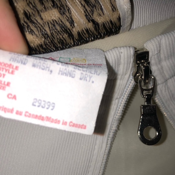 πΉ-White zip up front skirt- - Picture 8 of 9